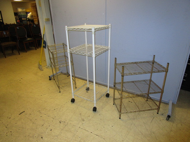 lot 123 image: WIRE RACKS