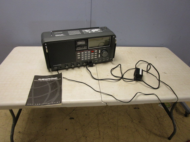lot 127 image: GRUNDIG SHORTWAVE RECEIVER