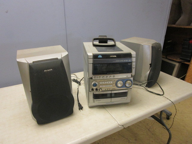 lot 129 image: AIWA AMFM RADIO