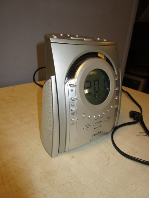 lot 130 image: TIMEX ALARM CLOCK