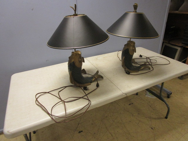 lot 150 image: KOI LAMPS