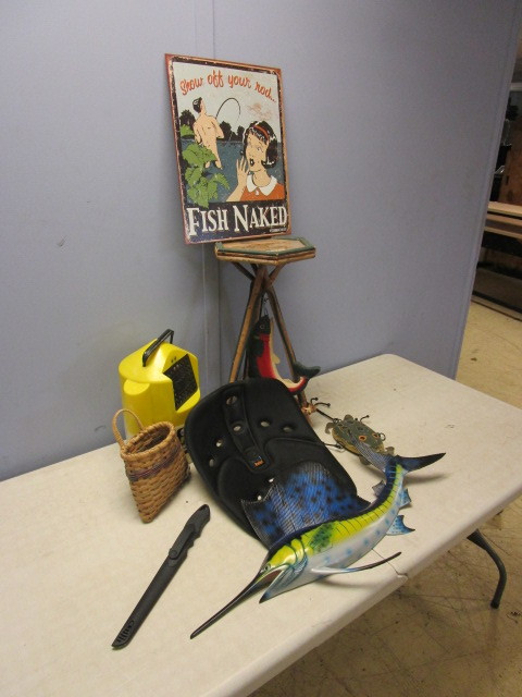 lot 164 image: FISHING DECOR AND MORE