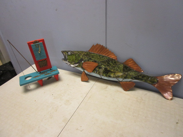 lot 165 image: STAINED GLASS FISH AND FISHING CLOCK