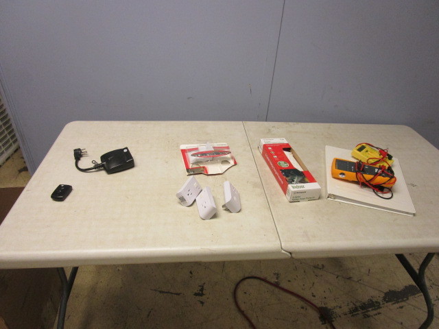 lot 177 image: MULTIMETERS, REMOTE OUTLET SWITCHES AND POWER STRIP