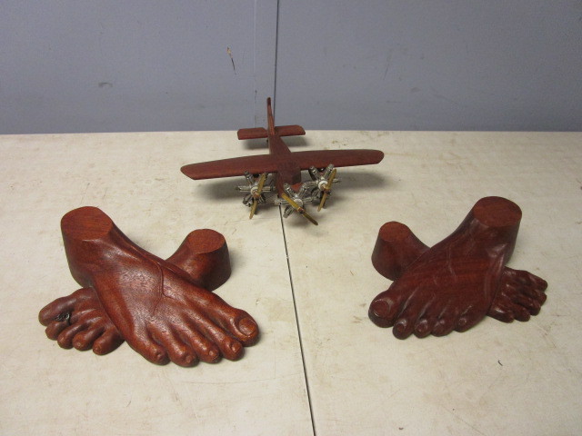 lot 187 image: HAND CRAFTED WOOD FEET SCULPTURE AND WOOD PLANE