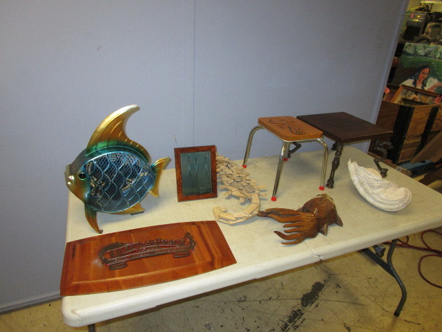 lot 206 image: DECORATIVE FISH, SEAHORSES AND MORE