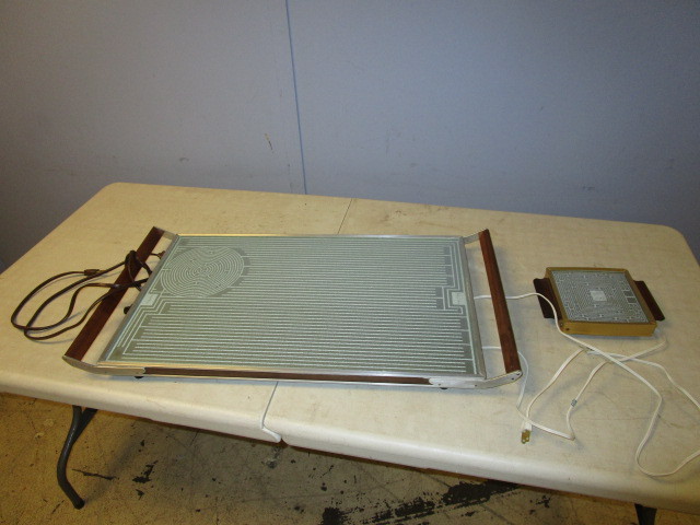 lot 210 image: SALTON HOTRAYS