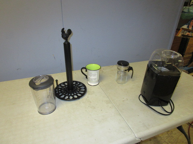 lot 214 image: KITCHEN ACCESSORIES