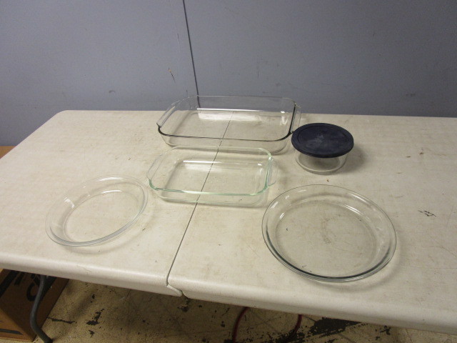 lot 220 image: PYREX GLASS COOKWARE