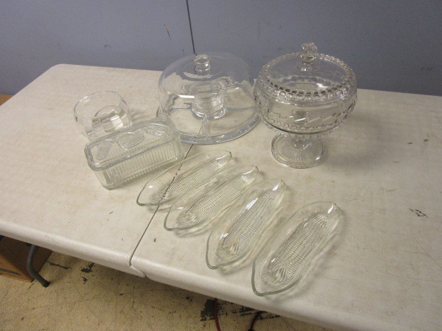 lot 221 image: GLASS SERVING WARE