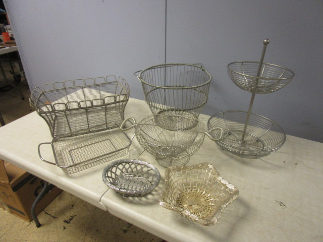 lot 223 image: WIRE SERVING BASKETS