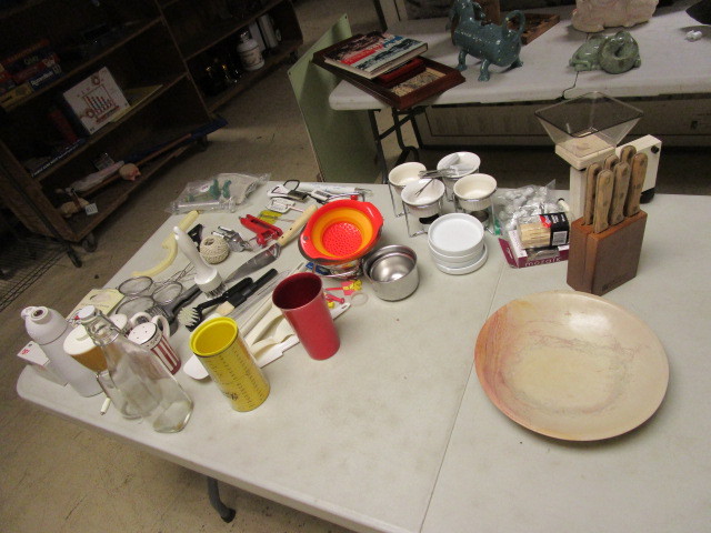 lot 225 image: KITCHEN UTENSILS