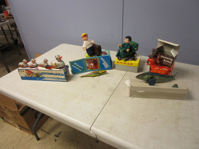 lot 238 image: WINDUP TOYS