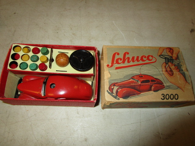 lot 239 image: VINTAGE STYLE TOYS