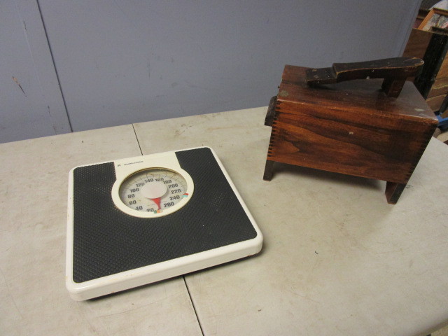 lot 241 image: SHOE SHINE KIT AND SCALE