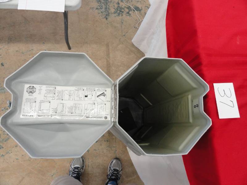 lot 37 image: Professional Display Case