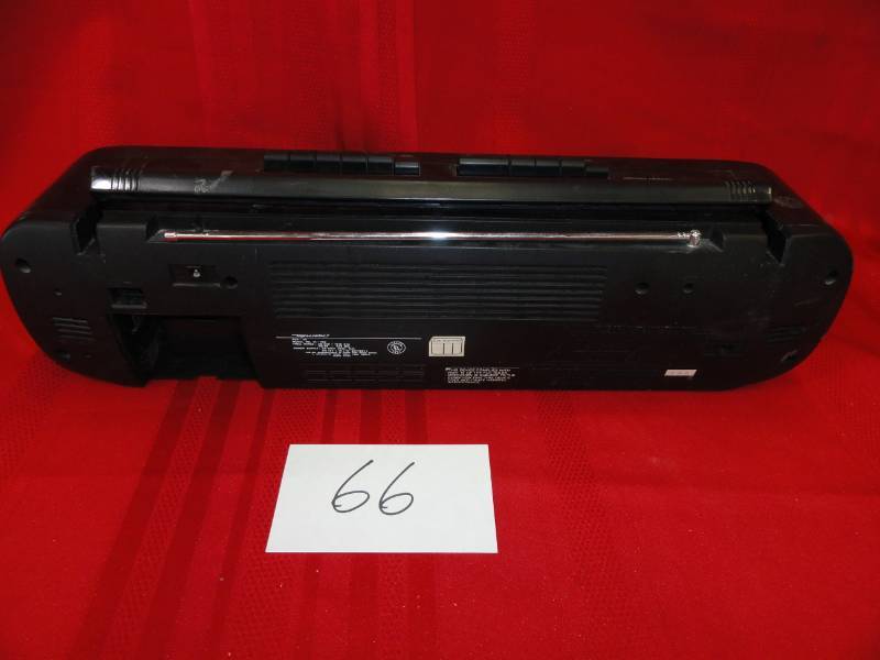 lot 66 image: Realistic Cassette Radio Boom Box