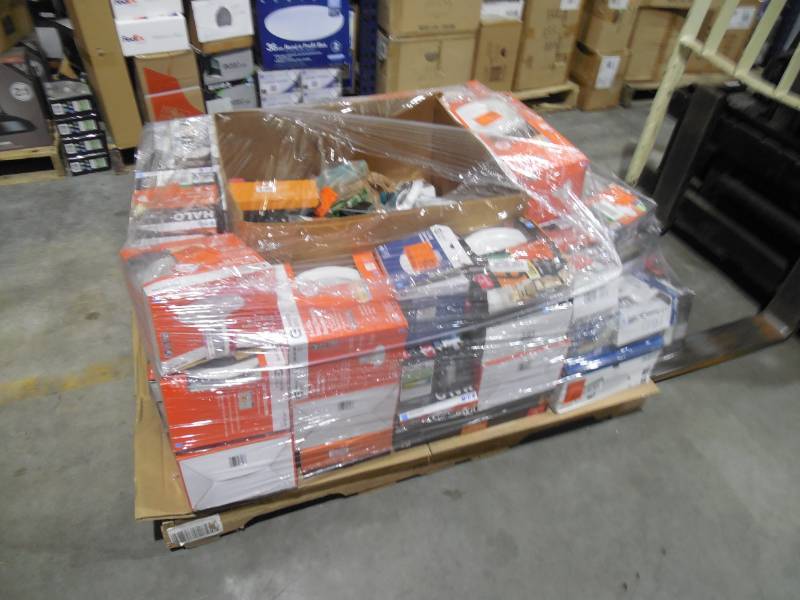 PALLET LOT OF LIGHTING