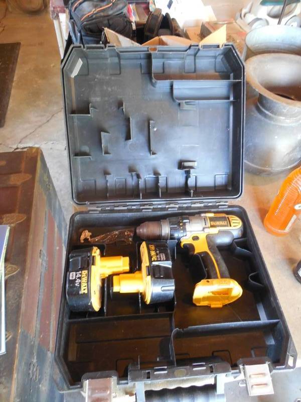 DEWALT 14.4 VOLT DRILL SET