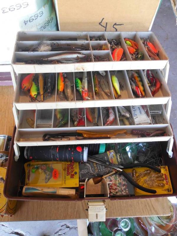 TACKLE BOX WITH CONTENTS