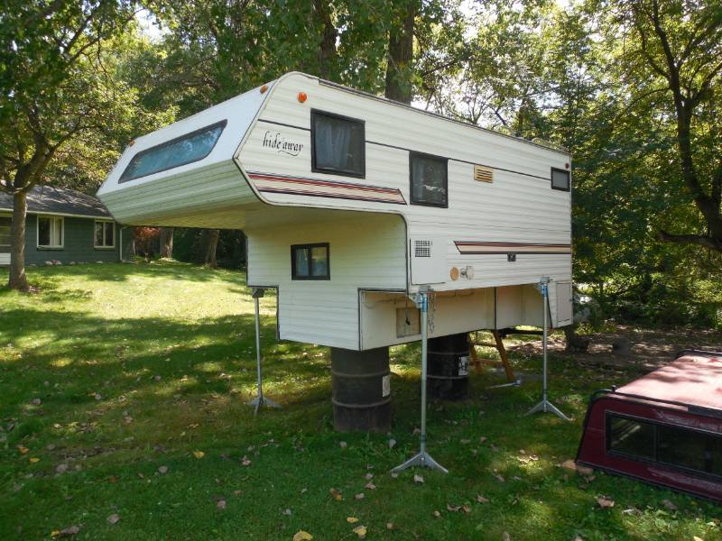 1988 HIDEAWAY 10 FOOT PICK UP CAMPER