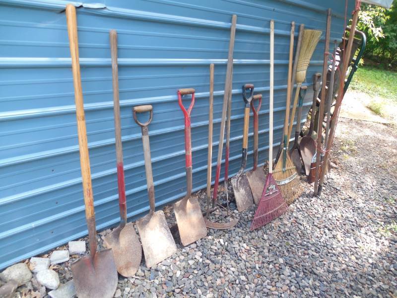 YARD TOOL LOT
