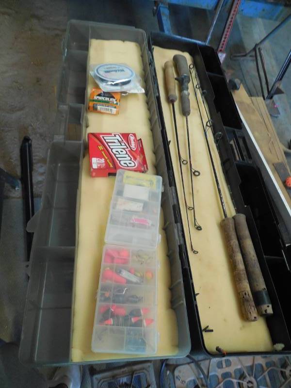 ICE ROD BOX WITH CONTENTS
