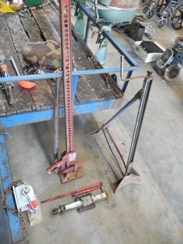 GARAGE LOT