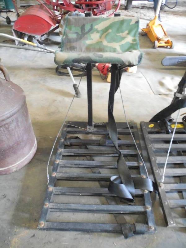 SPORTSMAN WAREHOUSE DEER TREE STAND