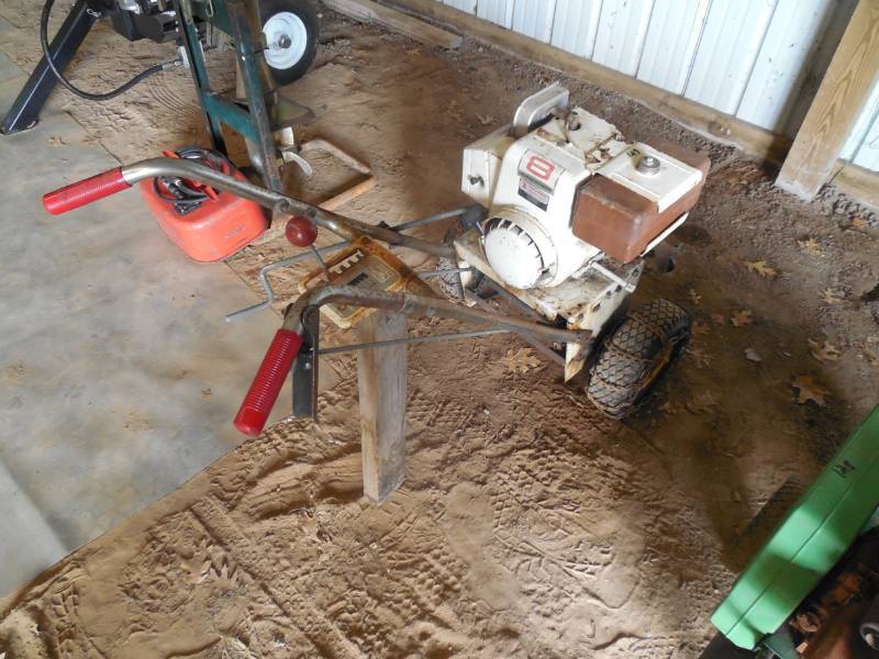 8 HP TECCUMESH ENGINE ON SNOW BLOWER FRAME