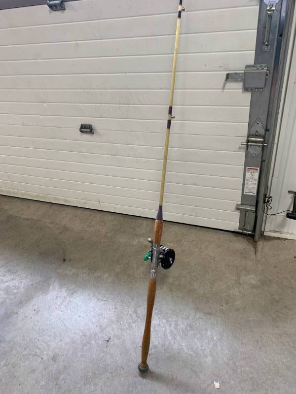 lot 30 image: Vintage 6 12 Penn Rod & Reel