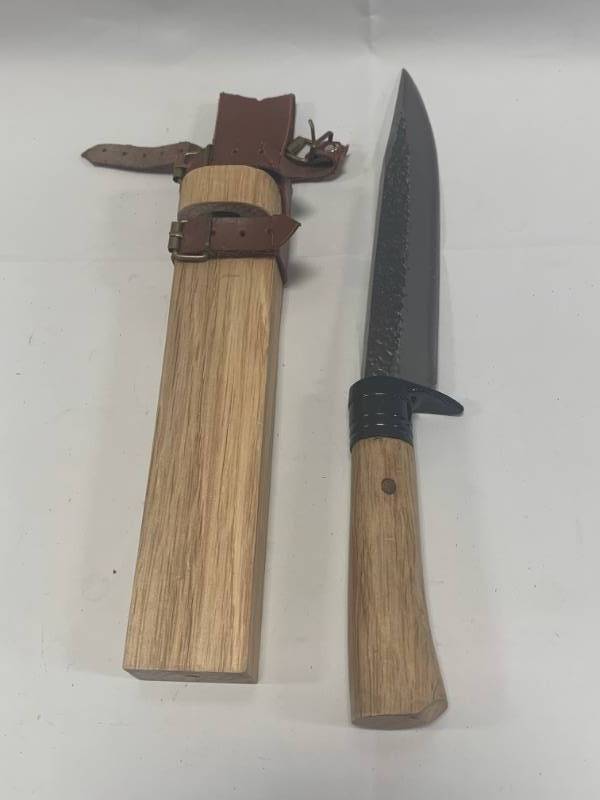 lot 39 image: Very Cool Knife with Block Sheath