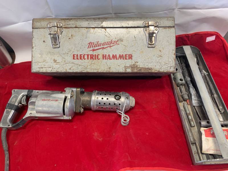 lot 51 image: Milwaukee Hammer Drill with Chuck & Tools