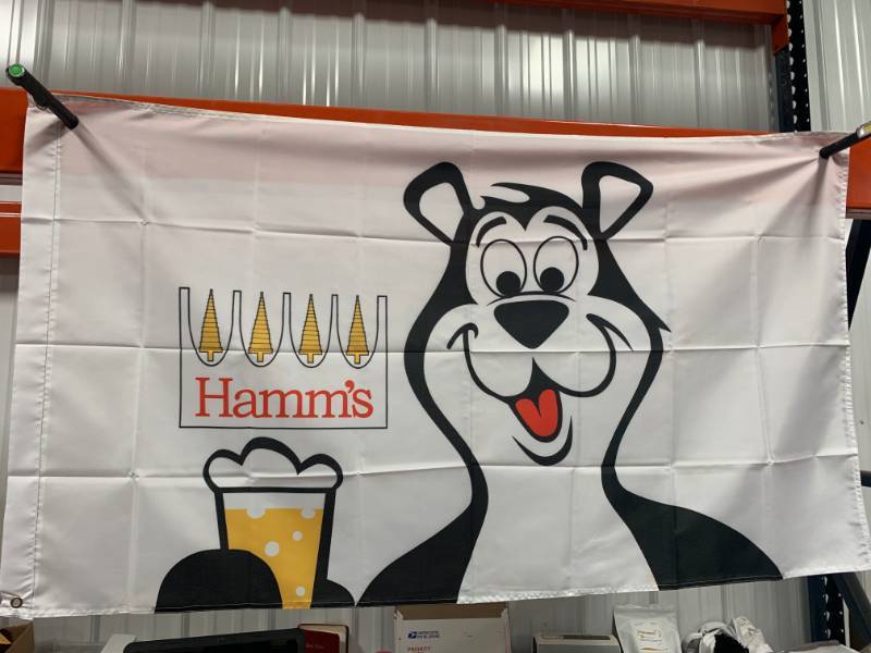 lot 61 image: Hamms 3 x 5 Beer Banner Flag