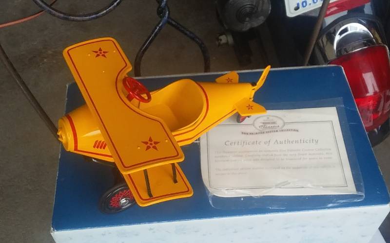 lot 18 image: Hallmark Classics Kiddie Car 1930 Custom Bi-Plane Collectible