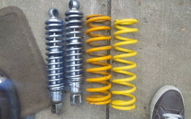 lot 29 image: 2-Shocks, 2-Springs
