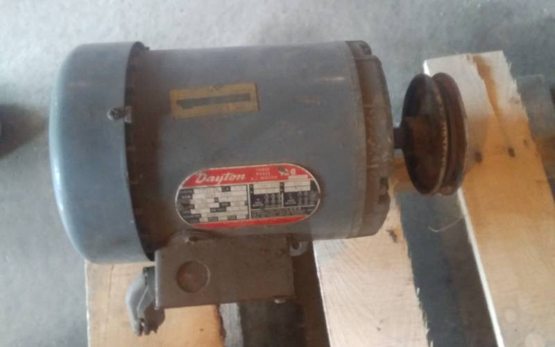 lot 68 image: Dayton 34 HP Electric Motor