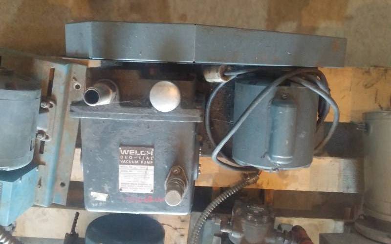 lot 72 image: Welch Vacuum Pump