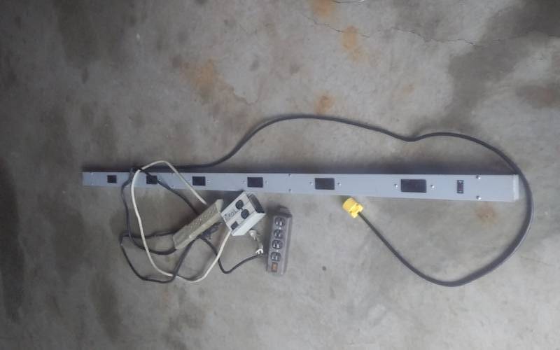lot 79 image: 5 Ft Power Strip & Other Multi Plugs