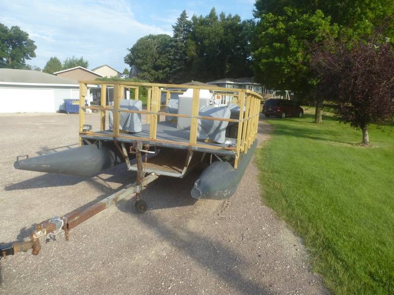lot 6 image: 1969 Pontoon 12 Home Made