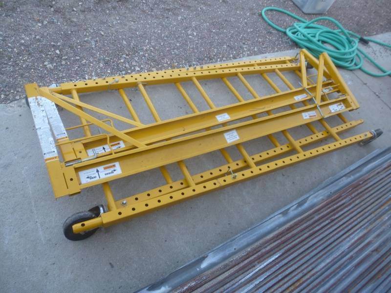 lot 28 image: Scaffold Set