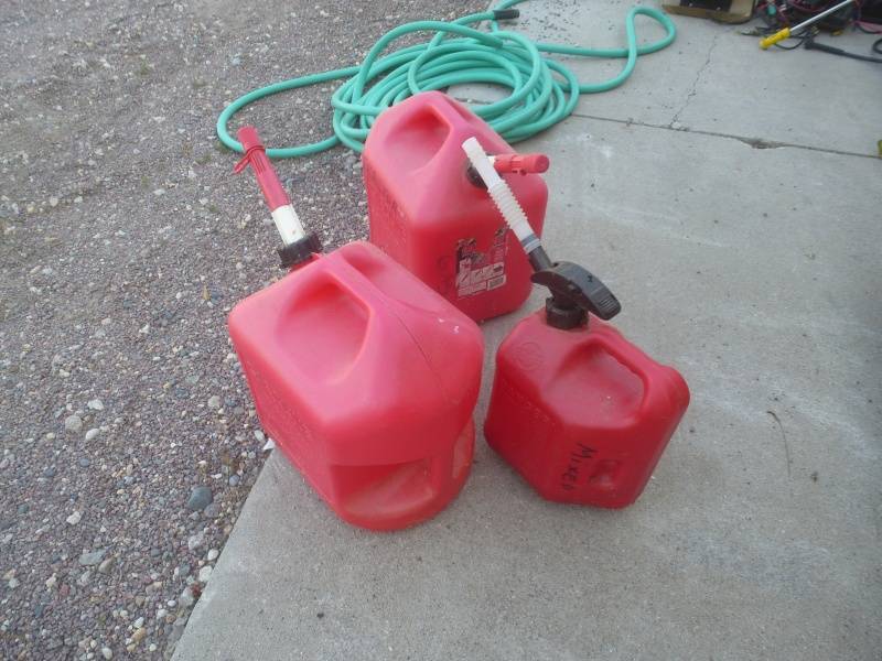 lot 12 image: Gas jugs 5 gallon