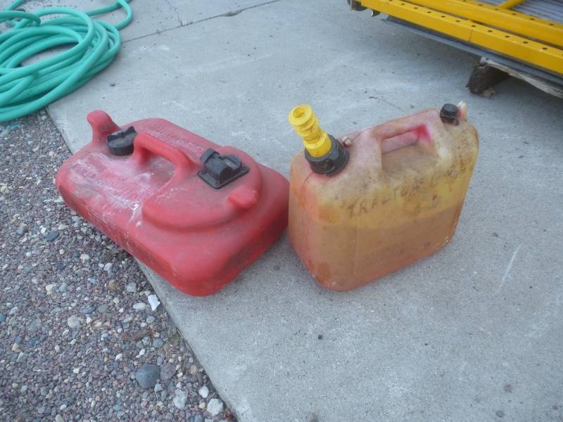 lot 13 image: Gas Jugs Boat