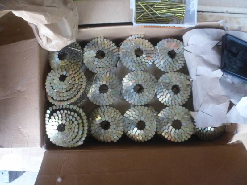 lot 26 image: Coil & Stick Nails
