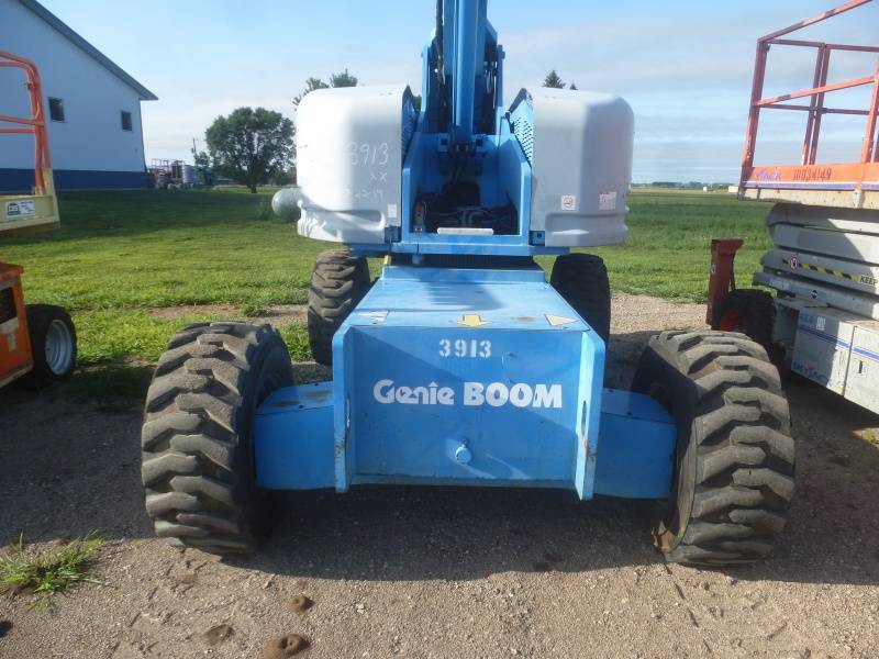 lot 2 image: Geni Man Lift S-65