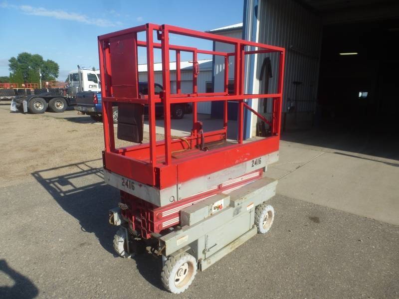lot 3 image: MEC Scissor Lift 1632