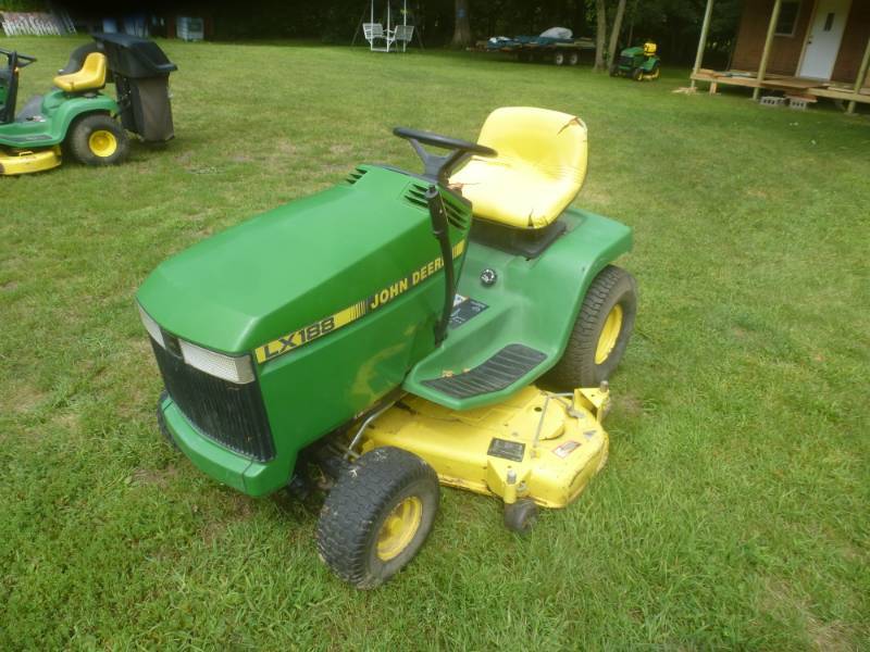 lot 10 image: John Deere LX 188 Tractor