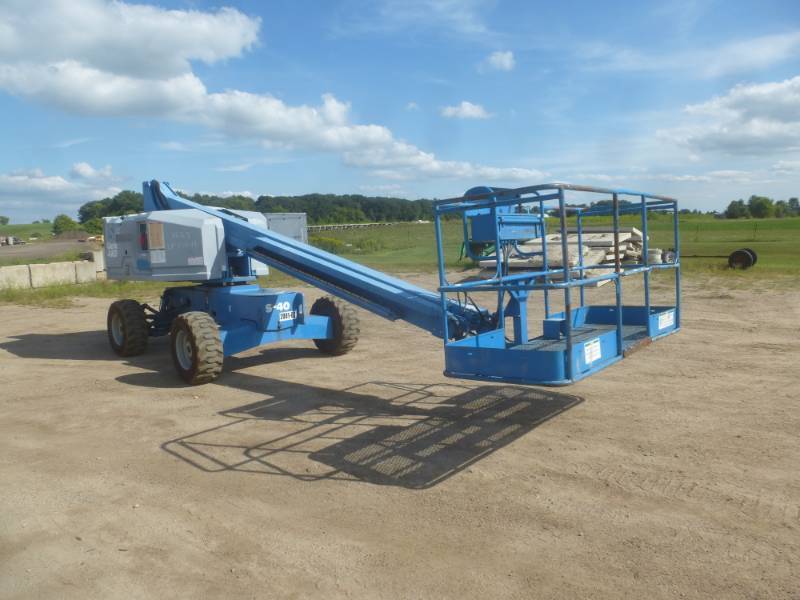 lot 1 image: Geni Man Lift 4WD S-40