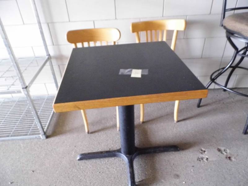 Table w 2 Chairs