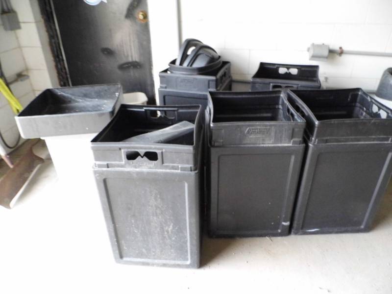 Lot of 5 Garbage Cans wLids